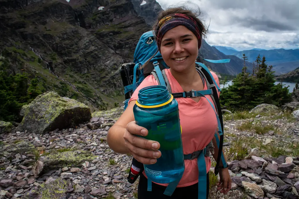 Best Ways To Carry Water While Hiking