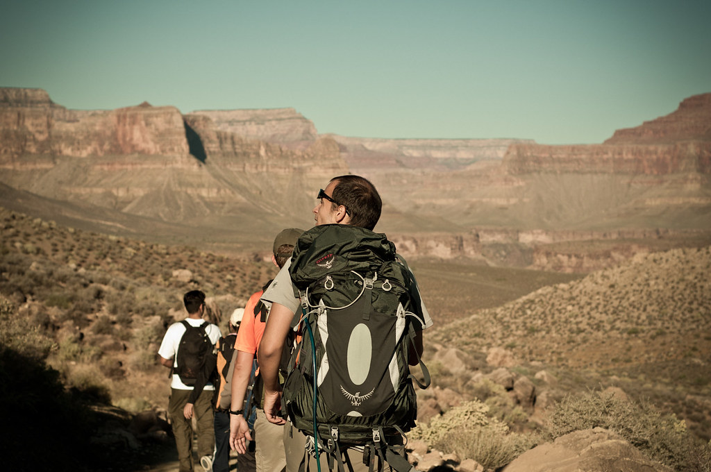 Whats The Best Way To Carry Water While Hiking