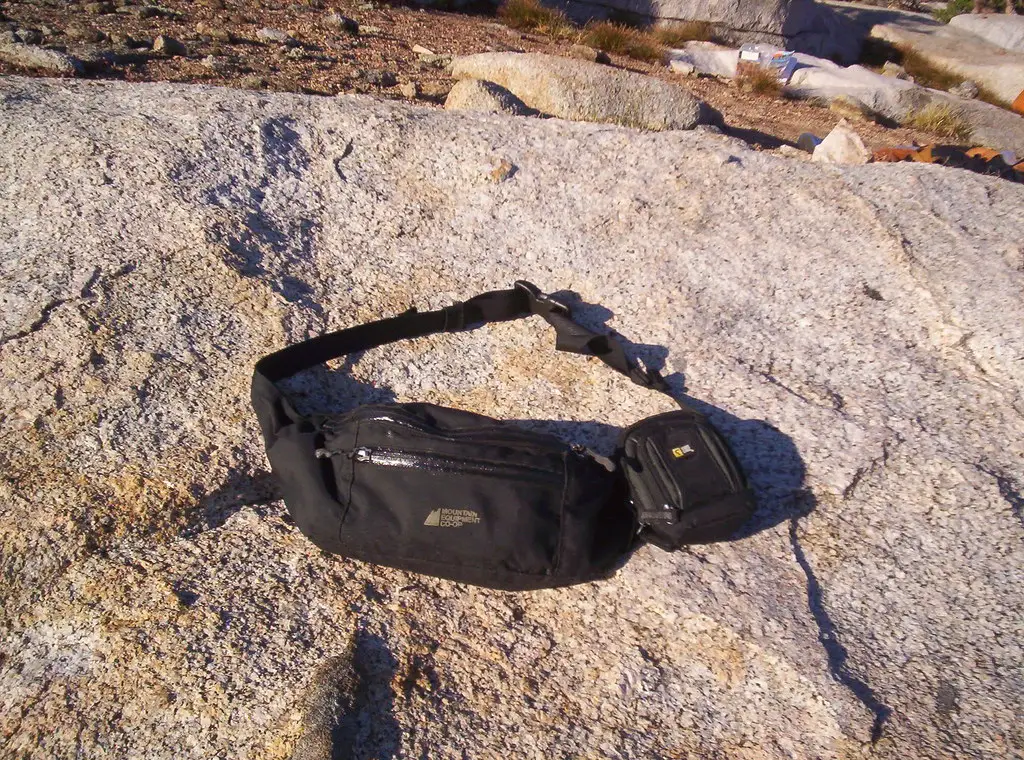 hiking fanny pack with water bottle holder