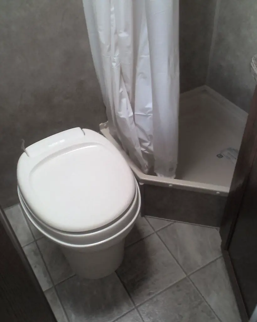 RV Toilet Wont Hold Water