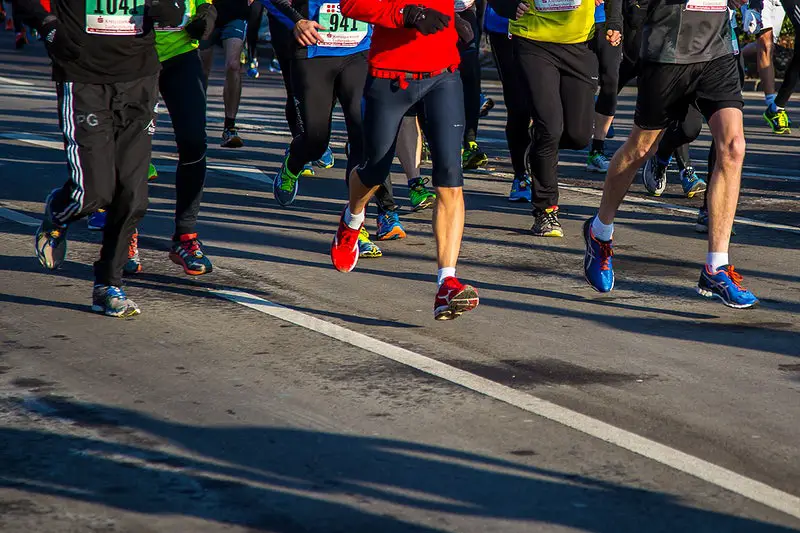 how fast can an average human run